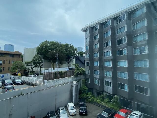 Vintage 2SLDK Apartment in Harajuku, Tokyo - 113.57 sqm - Thumbnail 2