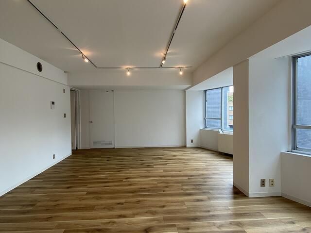 Vintage 2SLDK Apartment in Harajuku, Tokyo - 113.57 sqm - Thumbnail 4