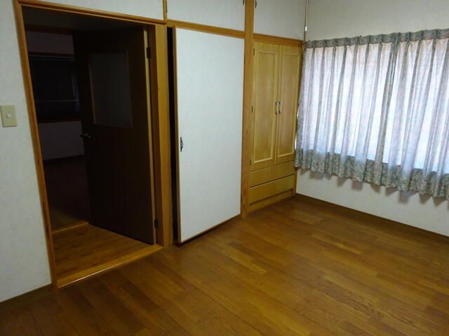 6DK House for Sale in Saeki, Oita with Large Garden and Parking - Thumbnail 3