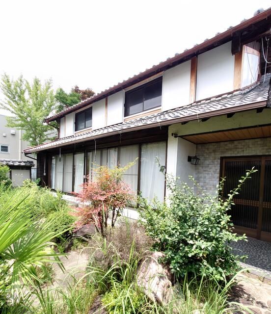 1939 Traditional 4LDK House on 812sqm Land in Nisshin, Aichi - Image 1