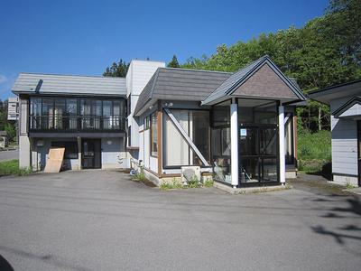 A house suitable for a store at a prefectural road intersection with good access: villas, real estate, properties for sale, Hometown Information Center: Nationwide rural living property data — Image 1, Yonezawa, Yamagata