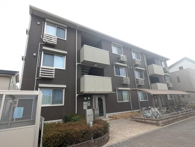 2LDK Apartment for Rent in Koshigaya, Saitama – 48.9 sqm - Thumbnail 2