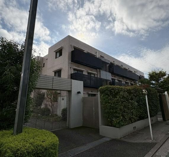 Renovated 3LDK Apartment for Sale in Mitaka, Tokyo - Thumbnail 4