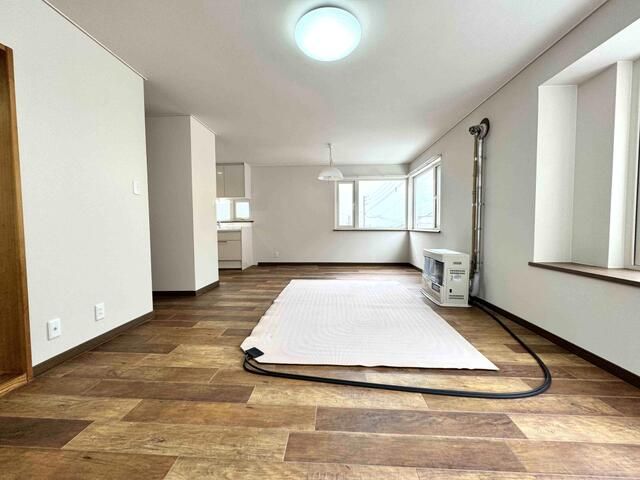 Used 4LDK Detached House in Teine-ku, Sapporo, Hokkaido - Thumbnail 3