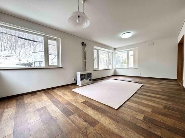 Used 4LDK Detached House in Teine-ku, Sapporo, Hokkaido - Thumbnail 2