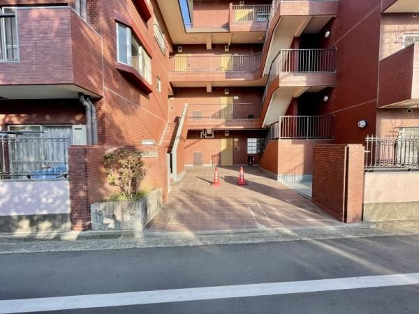 Sun Palace Sakuradote 2DK Apartment for Sale in Musashino, Tokyo - Thumbnail 2