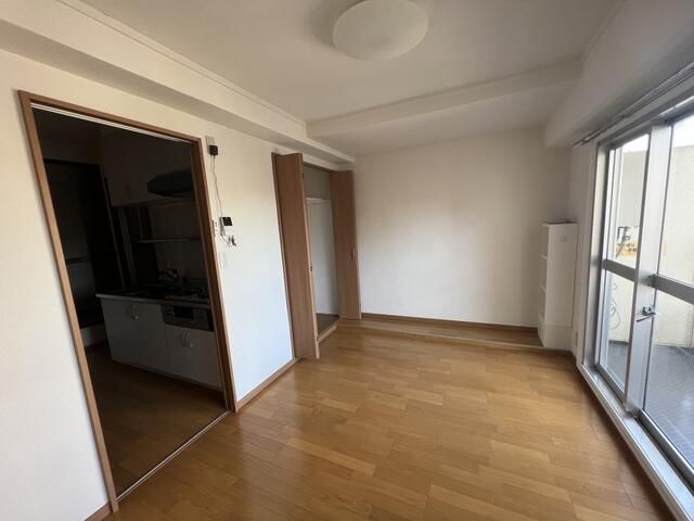 2DK Apartment for Sale in Itabashi, Tokyo - 32.73 sqm - Thumbnail 3