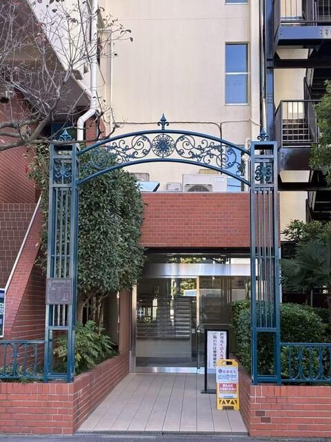 2DK Apartment for Sale in Itabashi, Tokyo - 32.73 sqm - Thumbnail 2