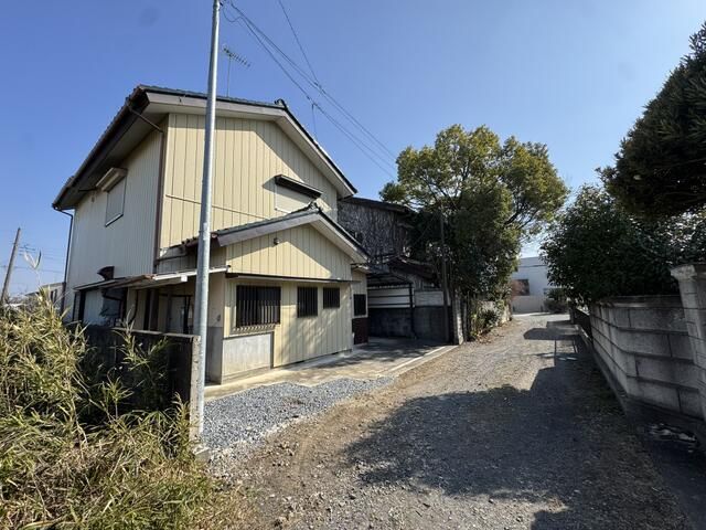 6-Bedroom House for Rent with Garden in Kuki, Saitama - Thumbnail 2