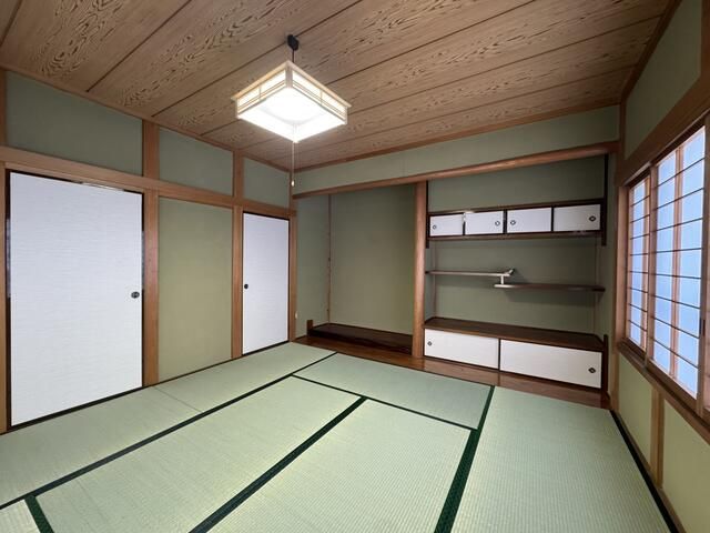 6-Bedroom House for Rent with Garden in Kuki, Saitama - Thumbnail 4