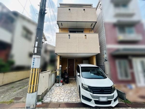 3LDK Detached House for Sale in Toyonaka, Osaka - Image 1