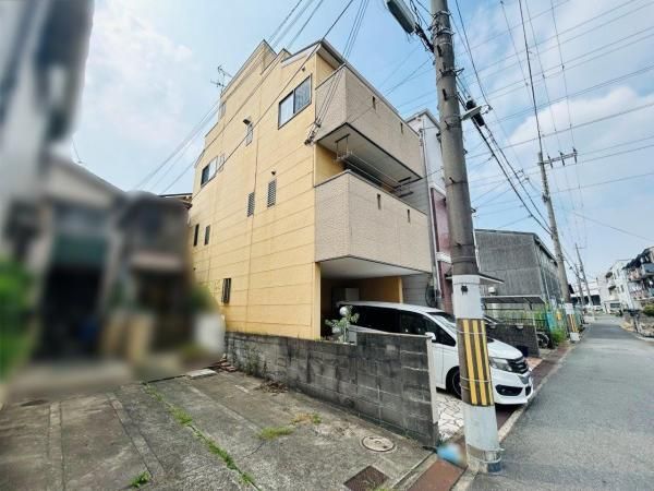 3LDK Detached House for Sale in Toyonaka, Osaka - Thumbnail 2
