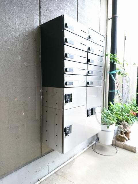 2DK Apartment for Rent in Shinjuku, Tokyo - South-Facing Balcony - Thumbnail 3