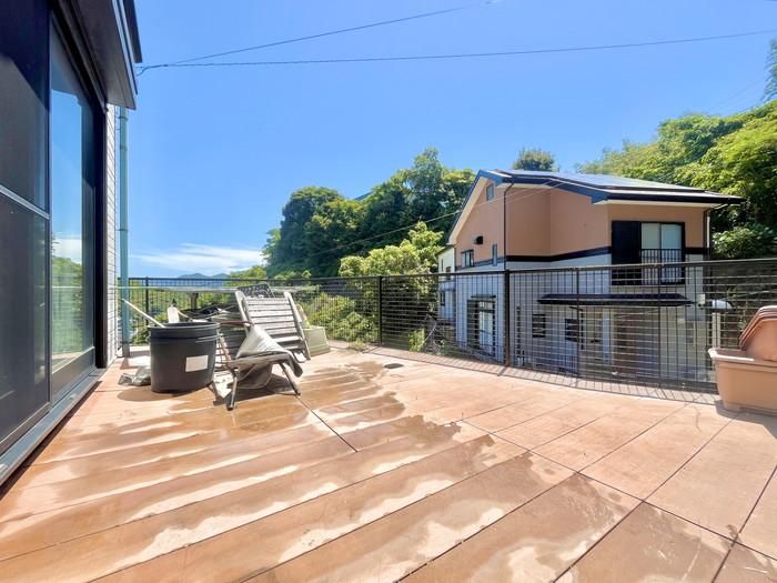 4LDK House with Wood Deck in Quiet Nagasaki Neighborhood - Main Image