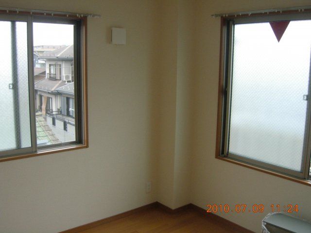 1K Apartment for Rent near Newa Station, Yokohama - Thumbnail 3