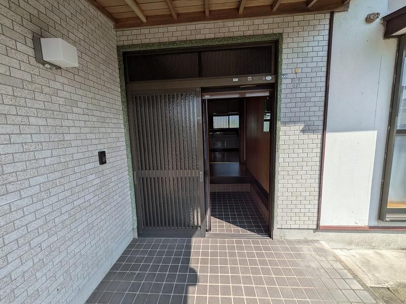 5DK House for Sale in Miyazaki with Garden and Parking - Thumbnail 2