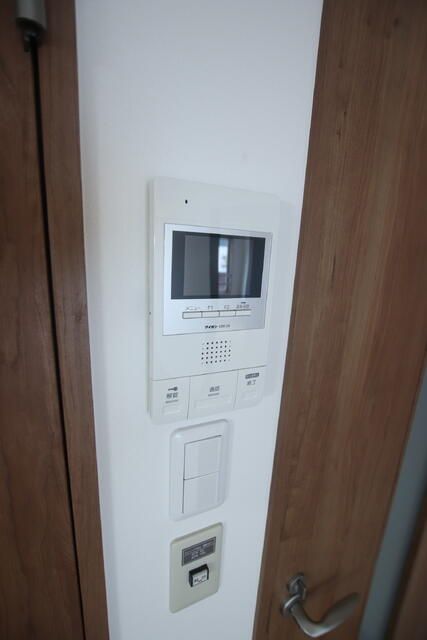 2DK Apartment for Rent in Nihonbashi Bakurocho, Chuo Ward, Tokyo - Thumbnail 3