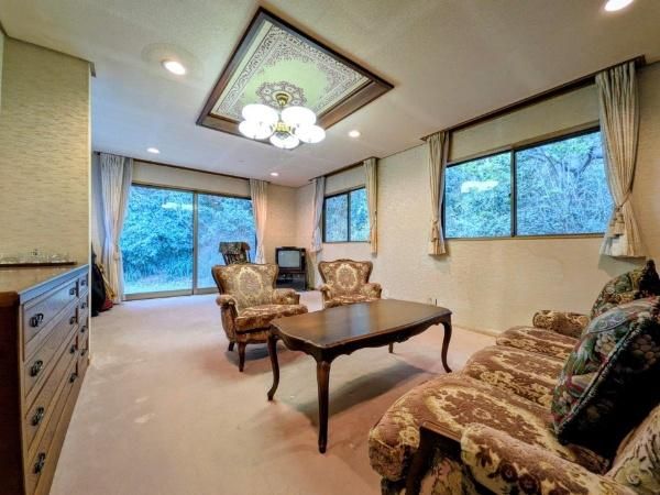 Large 6LDK House on Sloped Land in Zushi, Kanagawa - Thumbnail 4