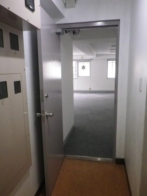 Commercial Space for Rent in Shibuya, Tokyo | 58.52m² - Thumbnail 2