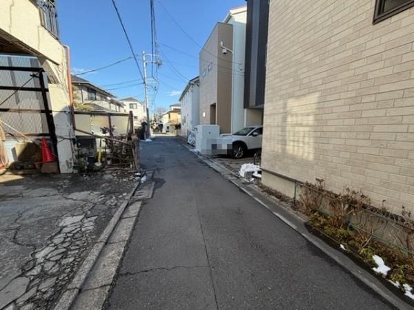 2-Story House in Fuchu, Tokyo with Parking - Thumbnail 4
