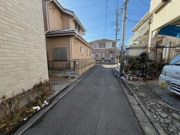 2-Story House in Fuchu, Tokyo with Parking - Thumbnail 3