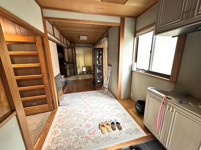 Spacious 6K House on Large Plot in Quiet Nagasaki Neighborhood - Thumbnail 3