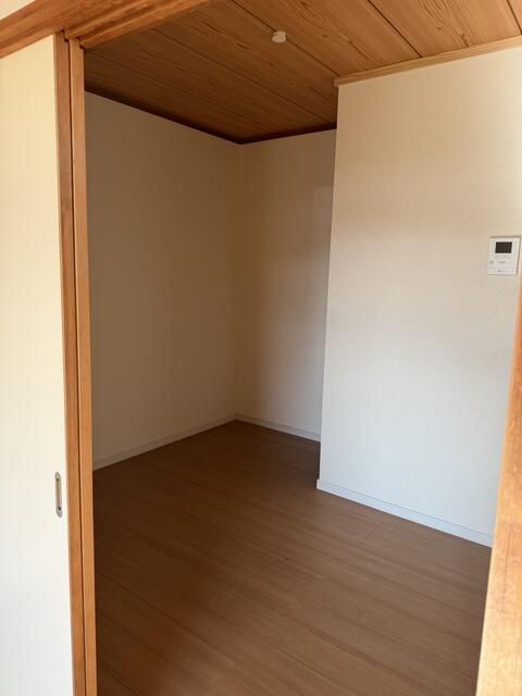 2K Apartment for Rent in Kamogawa, Chiba - 50,000 Yen - Thumbnail 2