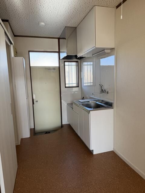 2K Apartment for Rent in Kamogawa, Chiba - 50,000 Yen - Thumbnail 4