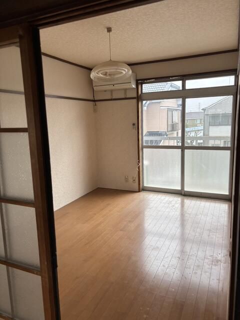 2DK Apartment for Rent in Musashimurayama, Tokyo - No Key Money - Thumbnail 3