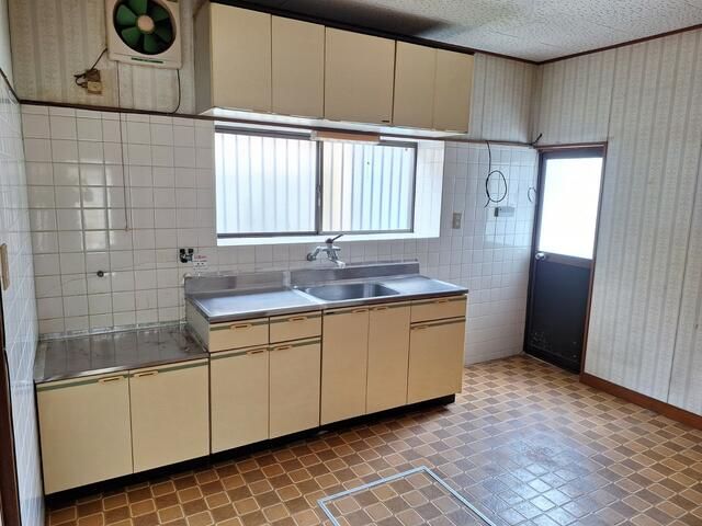 4DK Detached House for Sale in Himeji, Hyogo - 380万円 - Thumbnail 3
