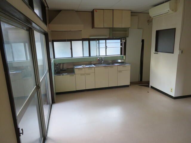 3LDK Wooden House for Rent in Toyama City - Thumbnail 4