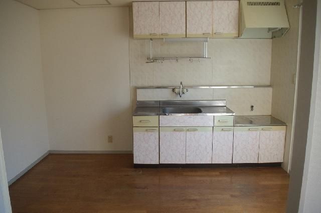2DK Apartment for Rent in Aomori City with Free Rent Period - Thumbnail 4