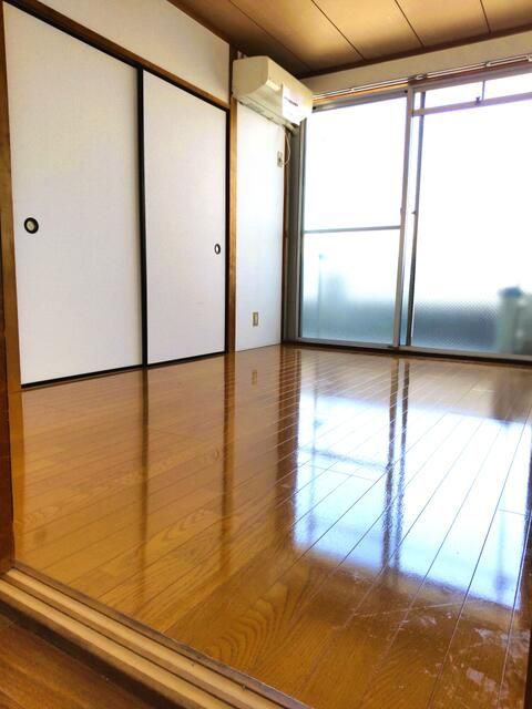 2K Apartment for Rent in Bunkyo, Tokyo with Skytree View - Thumbnail 3