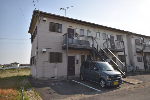 Rent 2DK Apartment in Tamamura, Gunma - Fujikawa Kopo 5 - Thumbnail 2