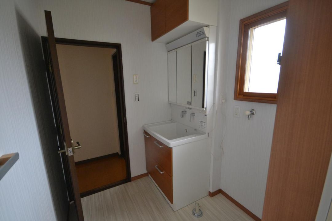 5LDK Family Home in Tajimi with Garden and Parking - Thumbnail 2