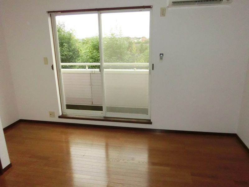 Terrace House for Rent in Tachikawa, Tokyo - 2DK, 49.09 sqm - Thumbnail 2