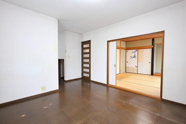 4LDK House for Sale in Okagaki, Fukuoka - 116.75 sqm on 217.30 sqm Land - Thumbnail 2