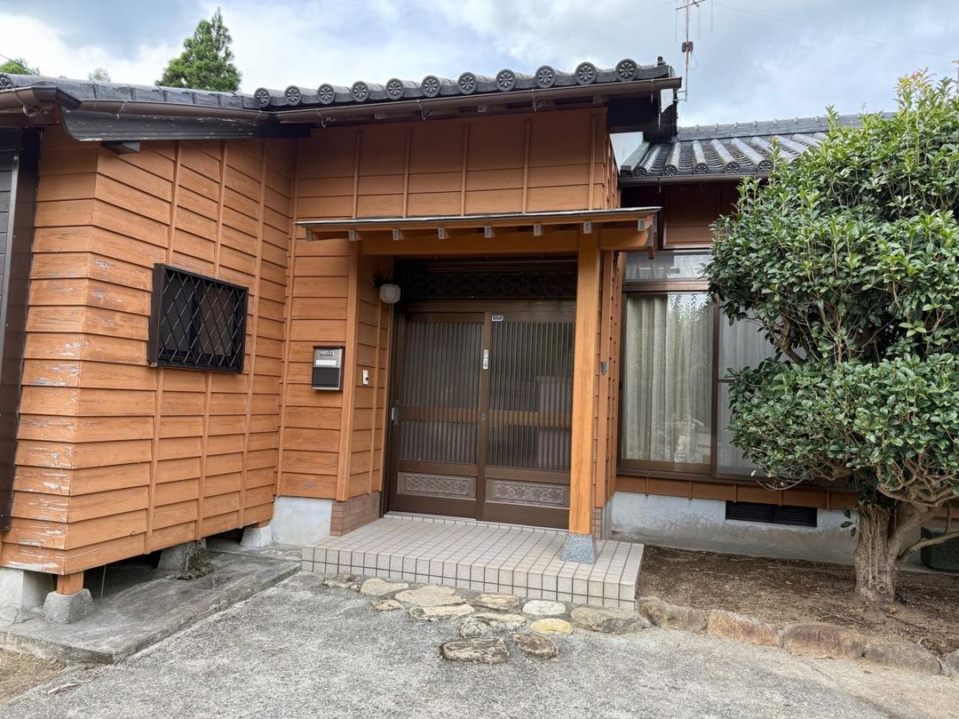 5DK Detached House with Large Garden in Minamisatsuma, Kagoshima - Image 1