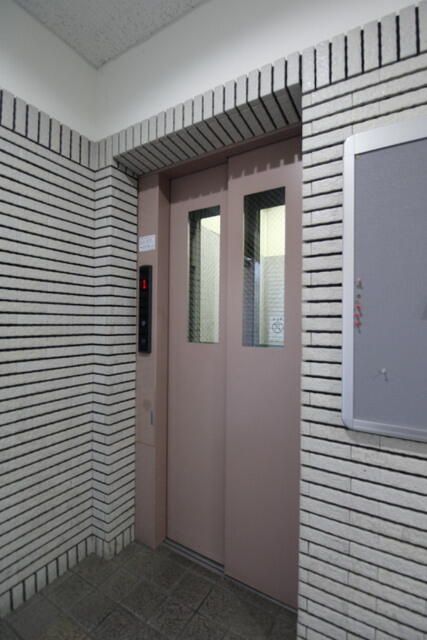 2LDK Apartment for Rent in Takatsu Ward, Kawasaki - Thumbnail 2