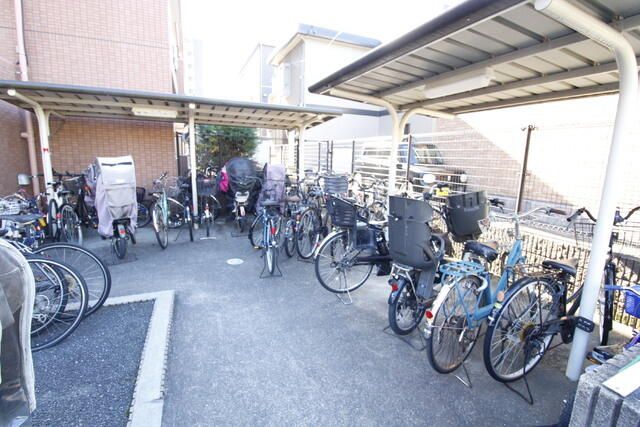 2LDK Apartment for Rent in Takatsu Ward, Kawasaki - Thumbnail 3