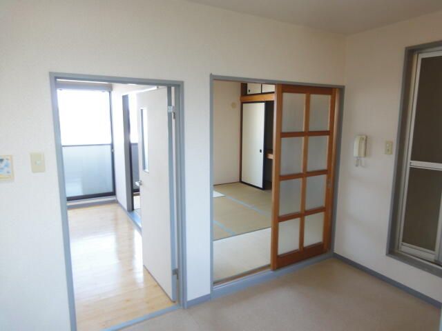 2DK Apartment for Rent in Higashi-Sendai, Sendai, Miyagi - Thumbnail 2