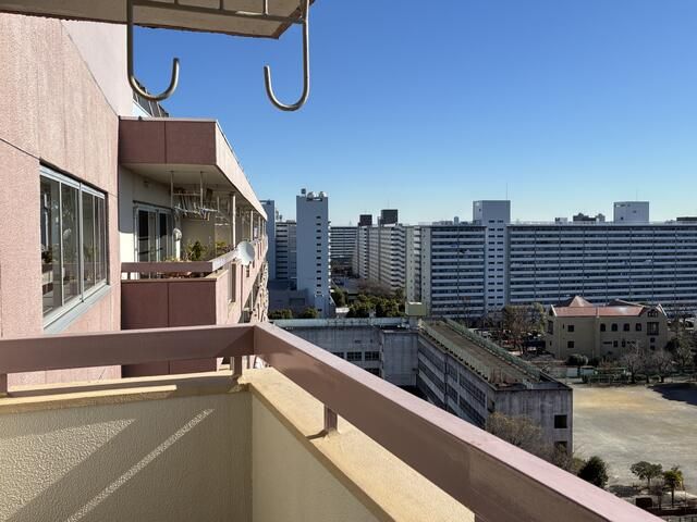 14th-Floor 2LDK Apartment in Takashimadaira, Itabashi, Tokyo - Thumbnail 2