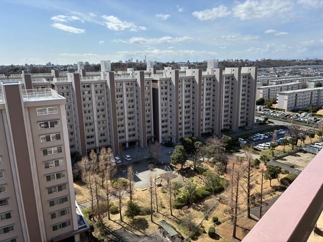 14th-Floor 2LDK Apartment in Takashimadaira, Itabashi, Tokyo - Thumbnail 4