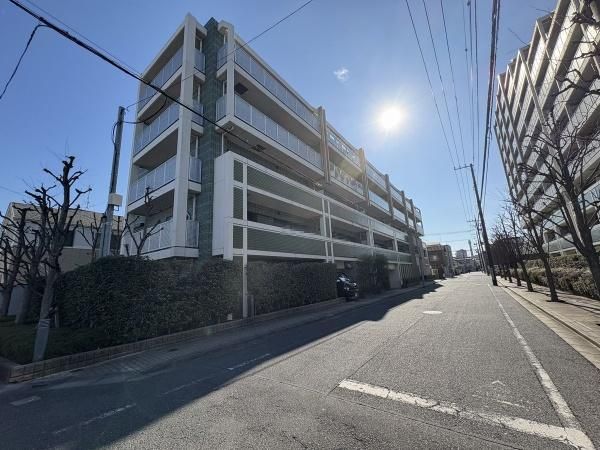 Adenium Funabori Grand Brie 3LDK Condo in Edogawa, Tokyo - Thumbnail 2