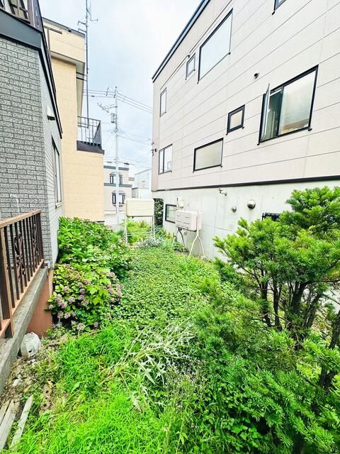 5LDK House for Sale in Sapporo's Nishi Ward with Garden & Basement - Image 11