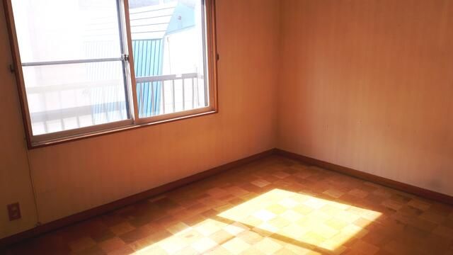 5LDK House for Sale in Sapporo's Nishi Ward with Garden & Basement - Thumbnail 3