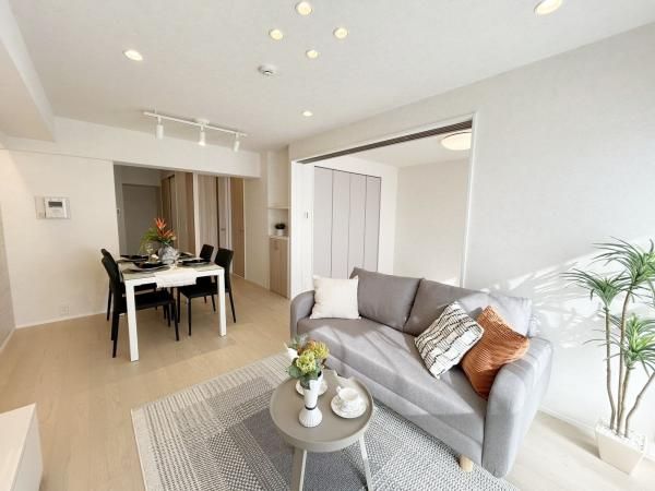 Lions Mansion Omiya Sashiougi No. 2 Condo for Sale in Saitama - Thumbnail 2