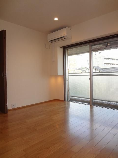 1K Apartment for Rent near Asuwayama Park Station, Fukui - Thumbnail 3