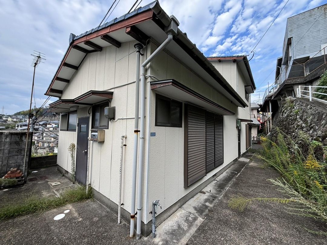 1988 Wooden 3DK House with Garden for Sale in Nagasaki City - Main Image