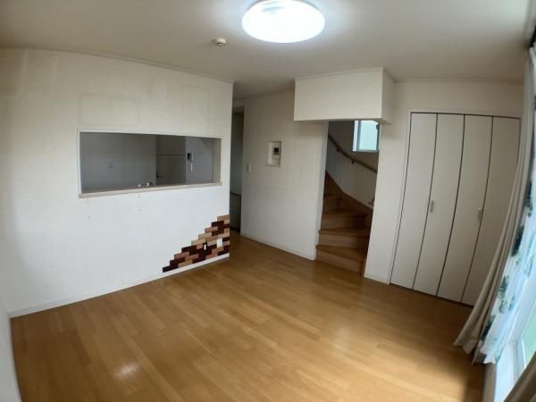 3SLDK Detached House for Sale in Yokohama's Tsurumi Ward - Thumbnail 3